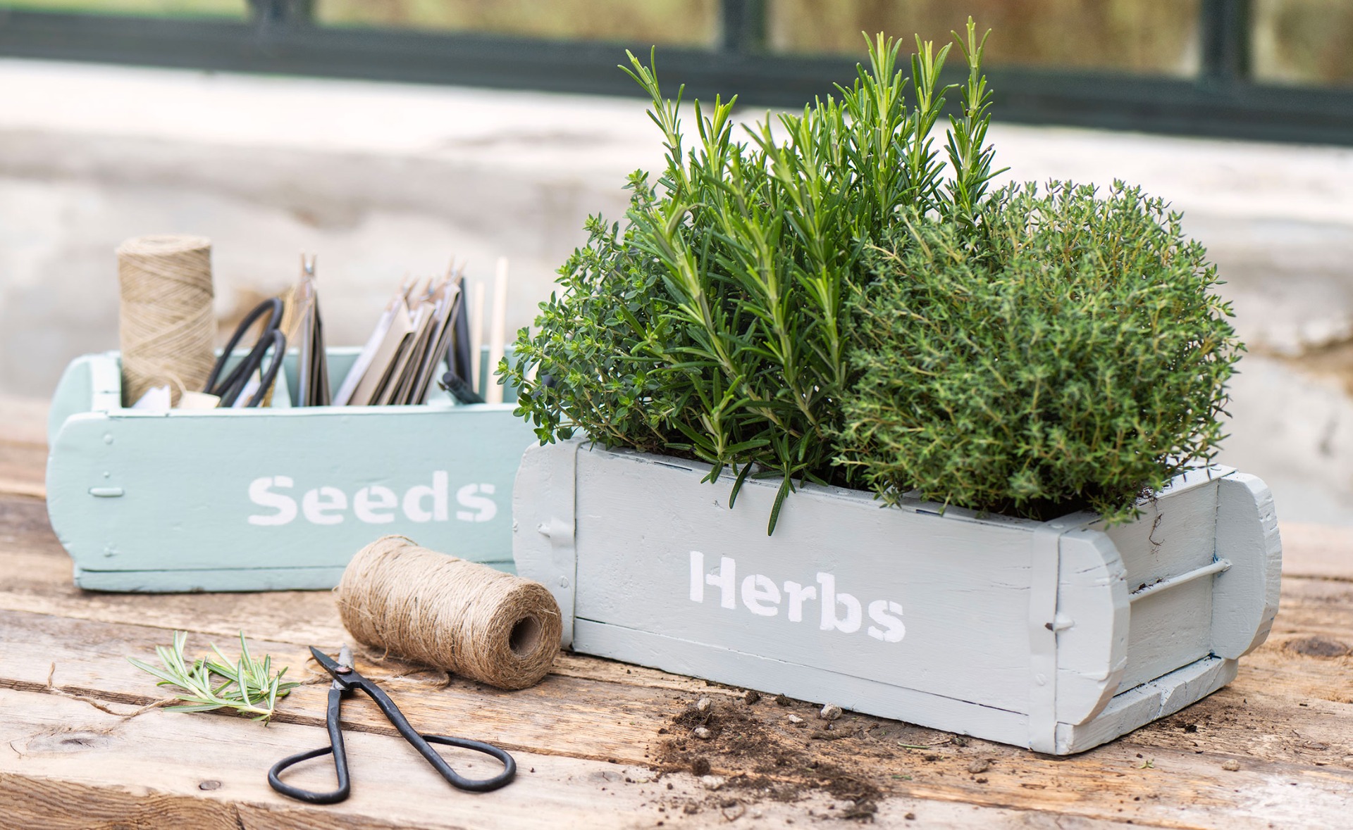 DIY<h3>Skøn lysegrøn murstensform til dine planter, krydderurter og frø</h3>