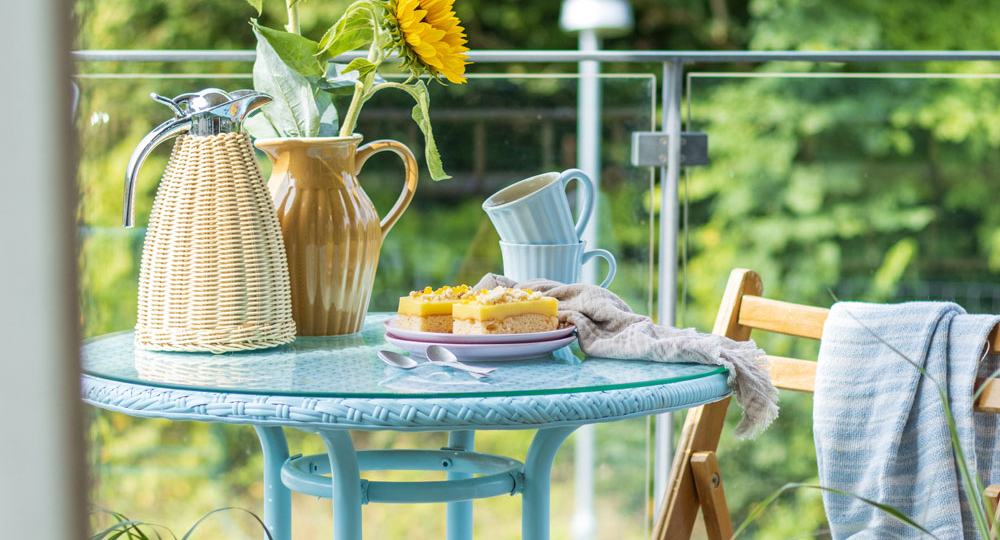 DIY - Make your own colourful café table